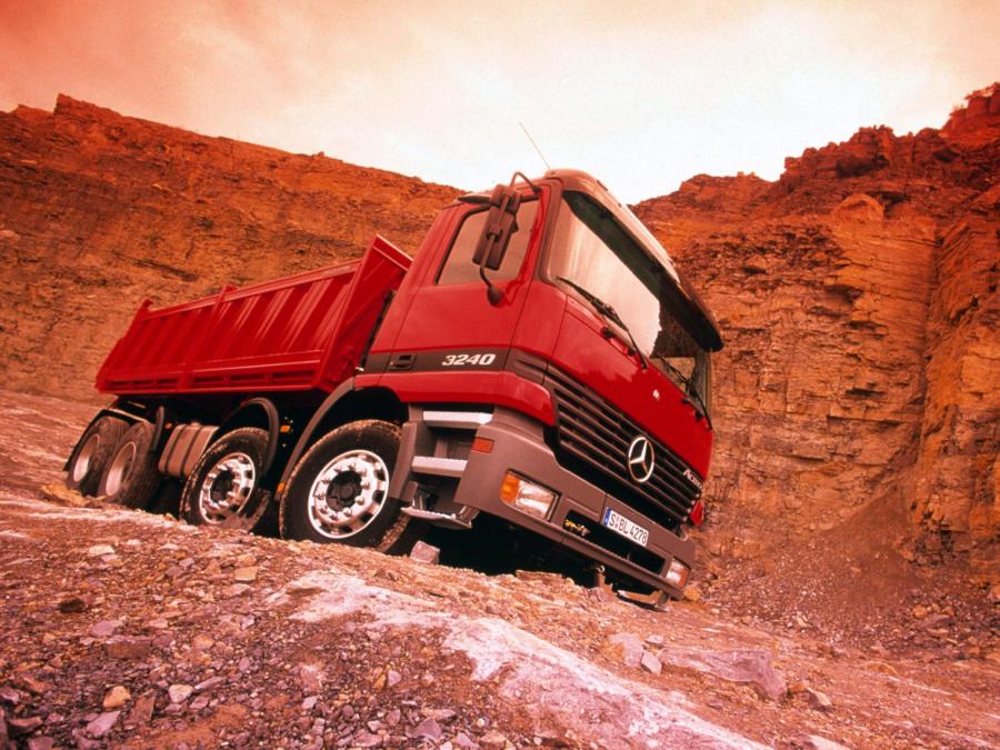  Mercedes-Benz Actros 3240 1997 года  (фото 1 из 2)